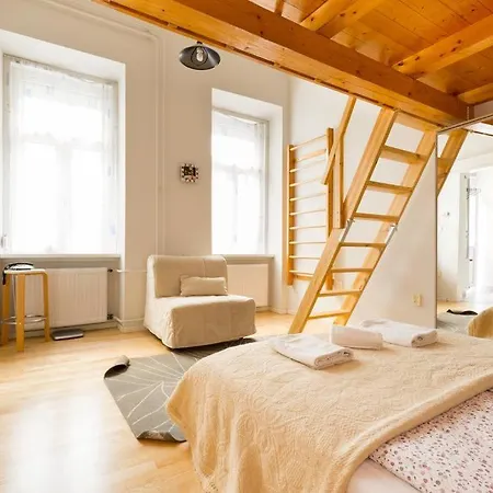 Apartment Szentkiralyi 5 - Double Basic In The Center - Self-check-in